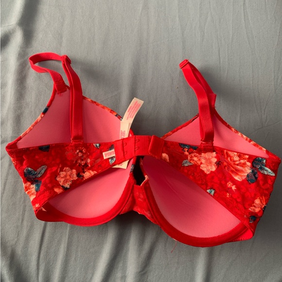 Victoria Secret - Red Floral Lace Push Up Bra - Picture 2 of 4